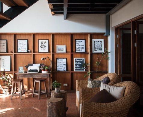 bckfwd-oB1EJLokN3E-unsplash